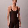 Minimalistischer Bodys aus Mesh bis zur Mitte des Oberschenkels Minimalistischer Bodys aus Mesh bis zur Mitte des Oberschenkels
