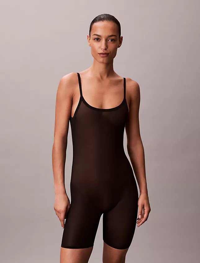 Minimalistischer Bodys aus Mesh bis zur Mitte des Oberschenkels Minimalistischer Bodys aus Mesh bis zur Mitte des Oberschenkels