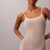 Minimalistischer Bodys aus Mesh bis zur Mitte des Oberschenkels Minimalistischer Bodys aus Mesh bis zur Mitte des Oberschenkels