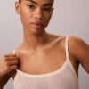 Minimalistischer Bodys aus Mesh bis zur Mitte des Oberschenkels Minimalistischer Bodys aus Mesh bis zur Mitte des Oberschenkels