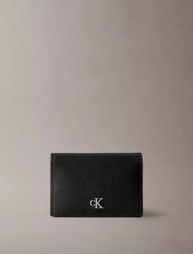 Minimalistisches Monogram-Kartenetui mit Klappe
