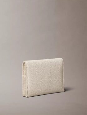 Minimalistisches Monogram-Kartenetui mit Klappe