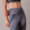 Moderne 7/8-Leggings mit Sportprint und hoher Taille Moderne 7/8-Leggings mit Sportprint und hoher Taille