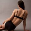 Moderner Bikini-Slip mit Logo als Unterteil
