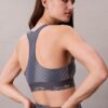 Moderner Sport-BH mit Racerback und mittlerer Stützkraft