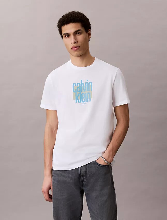 Modernes Calvin Klein T-Shirt mit grafischem Logo Modernes Calvin Klein T-Shirt mit grafischem Logo