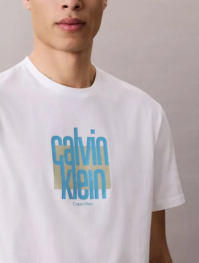 Modernes Calvin Klein T-Shirt mit grafischem Logo Modernes Calvin Klein T-Shirt mit grafischem Logo