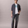 Modernes Calvin Klein T-Shirt mit grafischem Logo Modernes Calvin Klein T-Shirt mit grafischem Logo