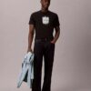 Modernes Calvin Klein T-Shirt mit grafischem Logo Modernes Calvin Klein T-Shirt mit grafischem Logo