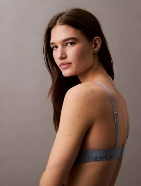 Modernes Logo-Triangel-Bikini-Oberteil