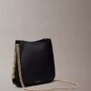 Monogram-Satteltasche mit Kette Monogram-Satteltasche mit Kette