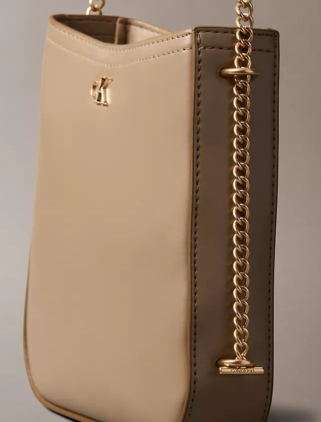 Monogram-Satteltasche mit Kette Monogram-Satteltasche mit Kette