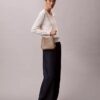 Monogram-Satteltasche mit Kette Monogram-Satteltasche mit Kette