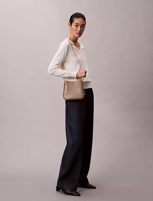 Monogram-Satteltasche mit Kette Monogram-Satteltasche mit Kette