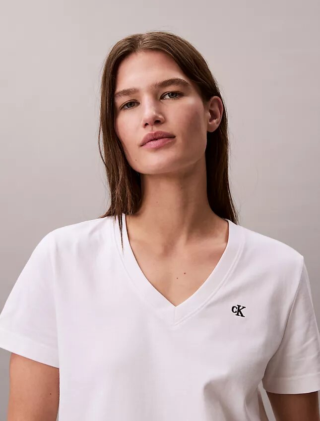 Monogram-T-Shirt mit V-Ausschnitt Monogram-T-Shirt mit V-Ausschnitt