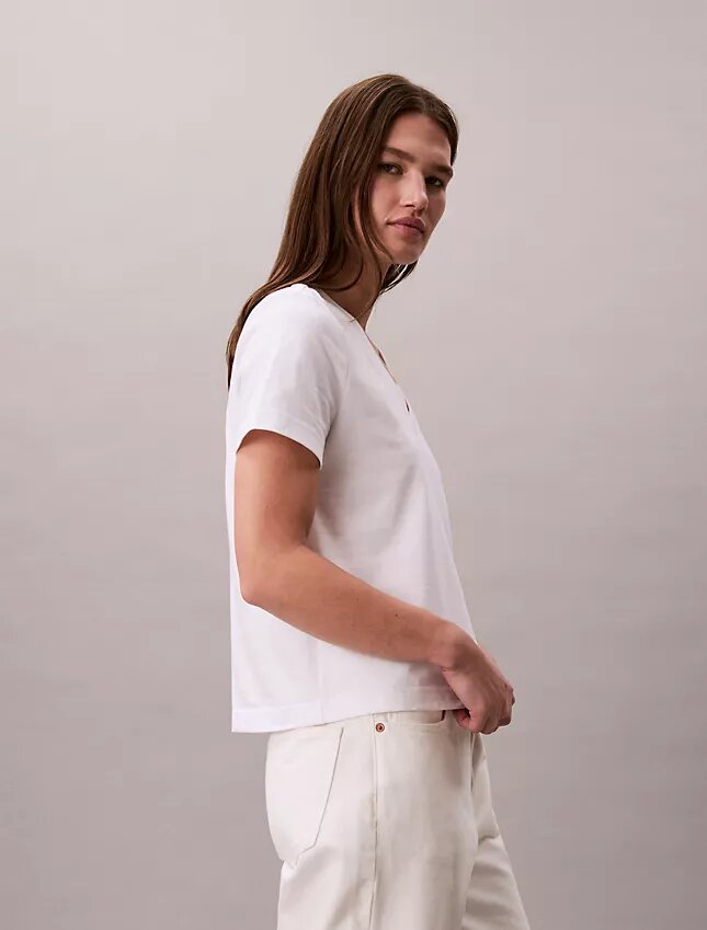 Monogram-T-Shirt mit V-Ausschnitt Monogram-T-Shirt mit V-Ausschnitt
