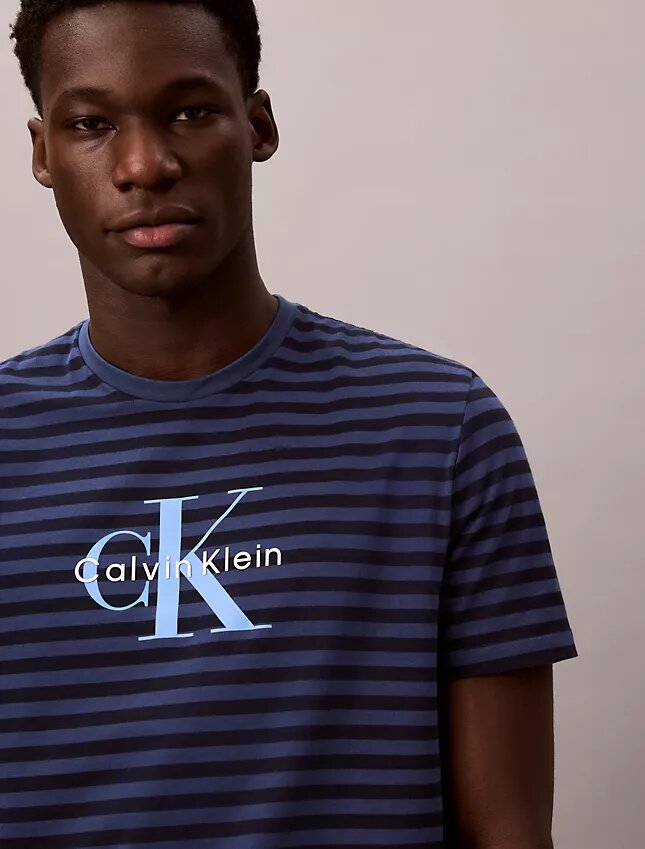 Monologo Classic T-Shirt mit grafischem Streifenmuster Monologo Classic T-Shirt mit grafischem Streifenmuster