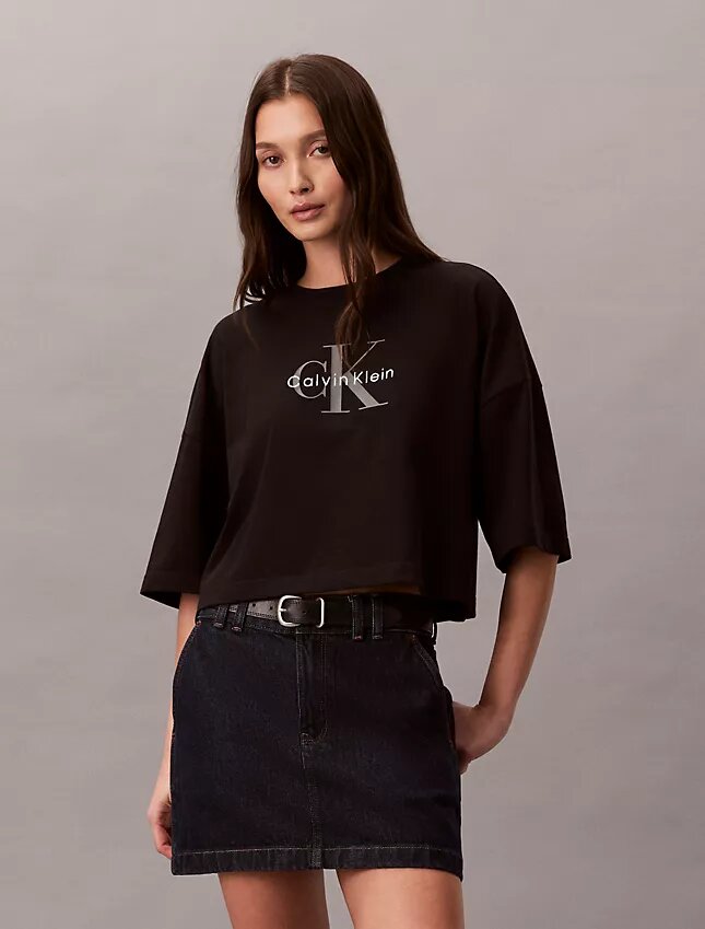 Monologo Cropped T-Shirt mit gerader Silhouette Monologo Cropped T-Shirt mit gerader Silhouette