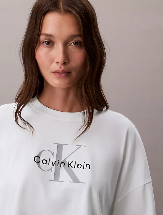 Monologo Cropped T-Shirt mit gerader Silhouette Monologo Cropped T-Shirt mit gerader Silhouette