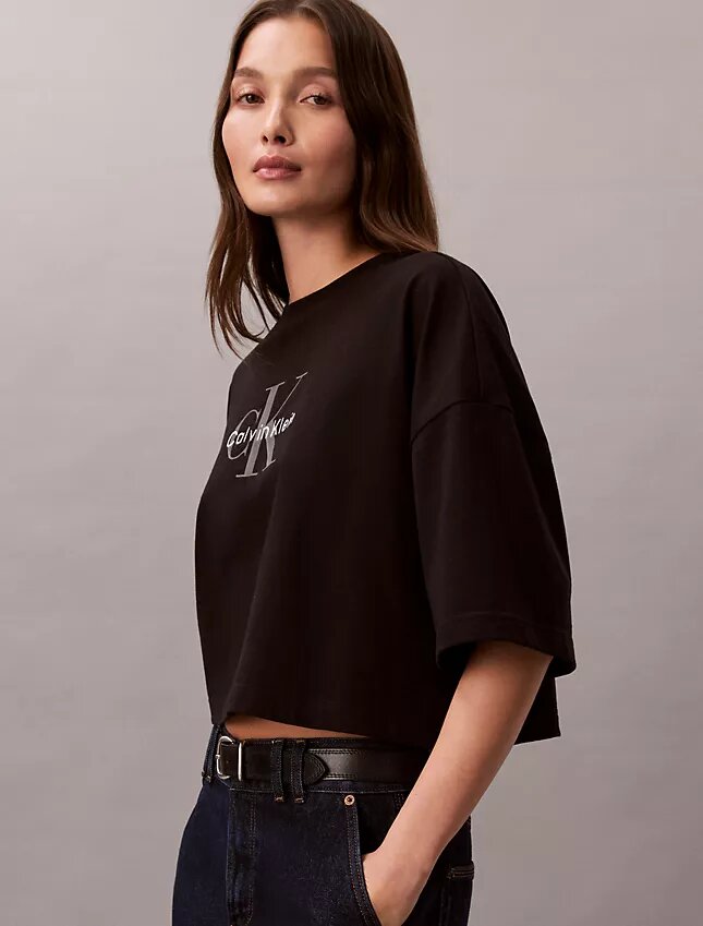 Monologo Cropped T-Shirt mit gerader Silhouette Monologo Cropped T-Shirt mit gerader Silhouette