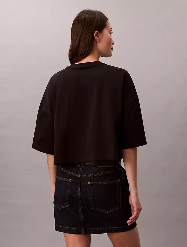Monologo Cropped T-Shirt mit gerader Silhouette Monologo Cropped T-Shirt mit gerader Silhouette