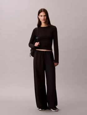 Nylon-Stretch-T-Shirt in schmaler Passform