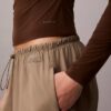 Nylon-Stretch-T-Shirt in schmaler Passform