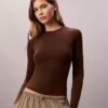 Nylon-Stretch-T-Shirt in schmaler Passform