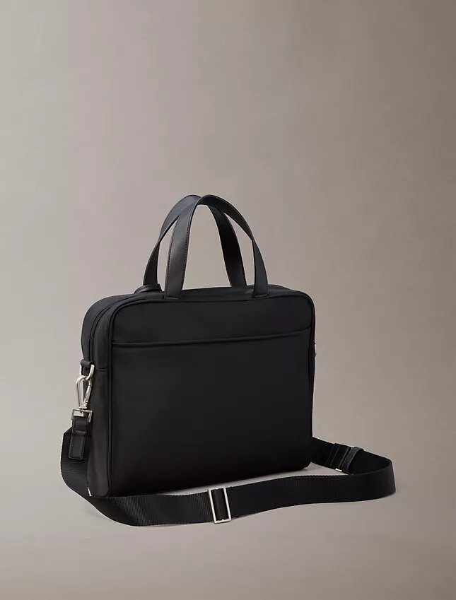 Pendlertasche aus mattem Nylon Pendlertasche aus mattem Nylon