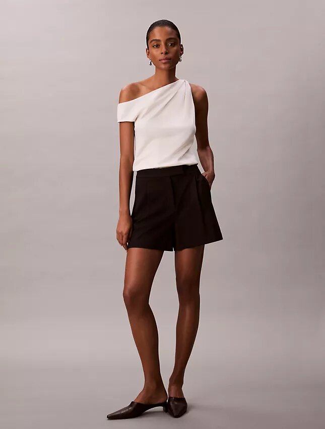 Plissierte, taillierte Shorts Plissierte, taillierte Shorts