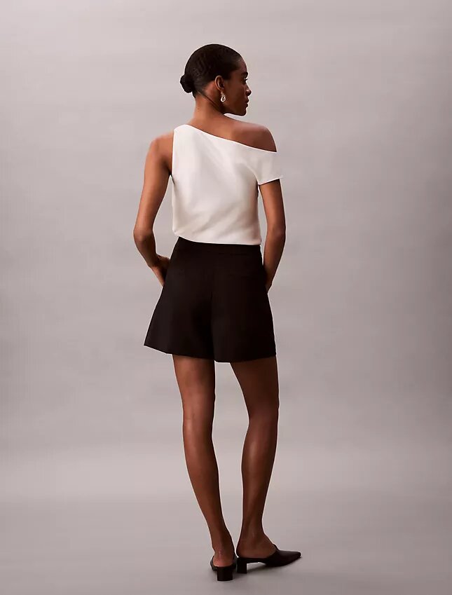 Plissierte, taillierte Shorts Plissierte, taillierte Shorts