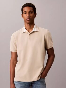 Polohemd mit Piqué-Kragen im Colorblock-Design