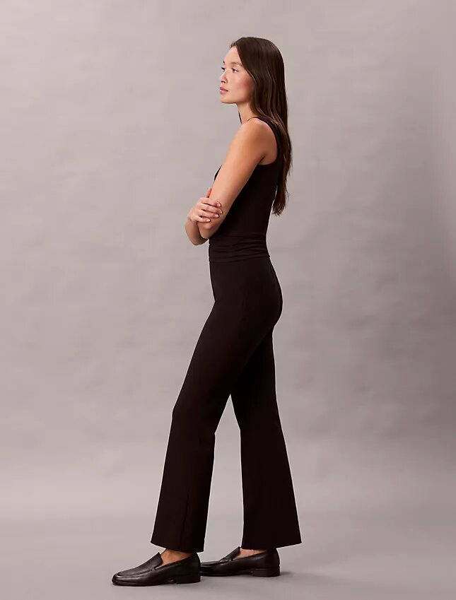 Ponte-Hose mit schmalem, ausgestelltem Bein Ponte-Hose mit schmalem, ausgestelltem Bein