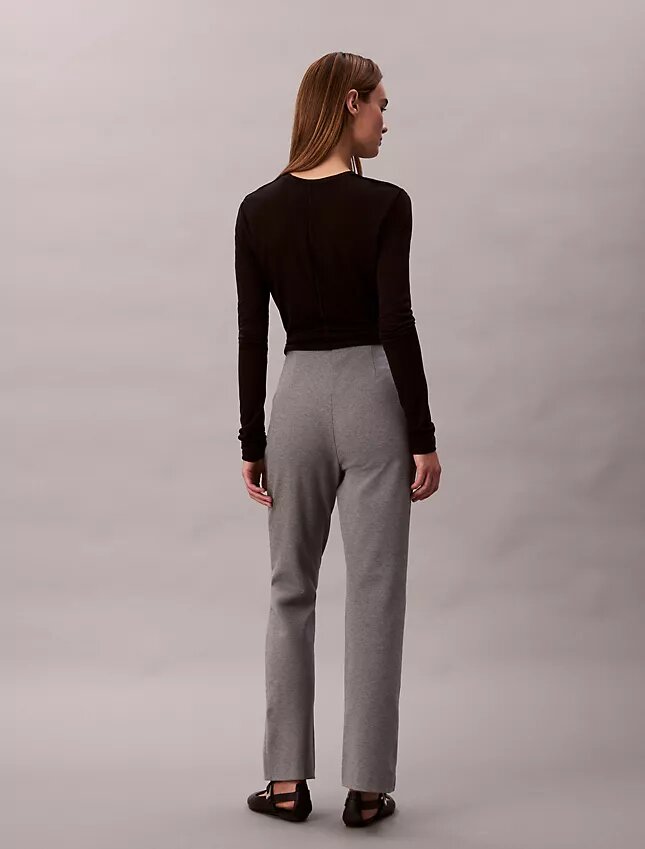Ponte-Hose mit schmalem, ausgestelltem Bein Ponte-Hose mit schmalem, ausgestelltem Bein