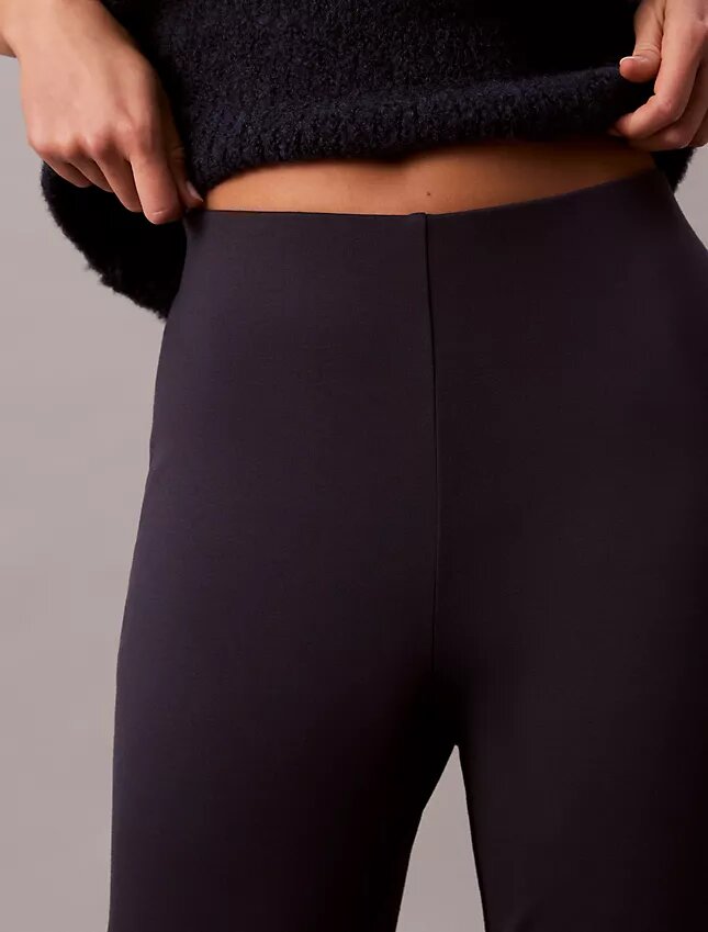 Ponte-Hose mit schmalem, ausgestelltem Bein Ponte-Hose mit schmalem, ausgestelltem Bein