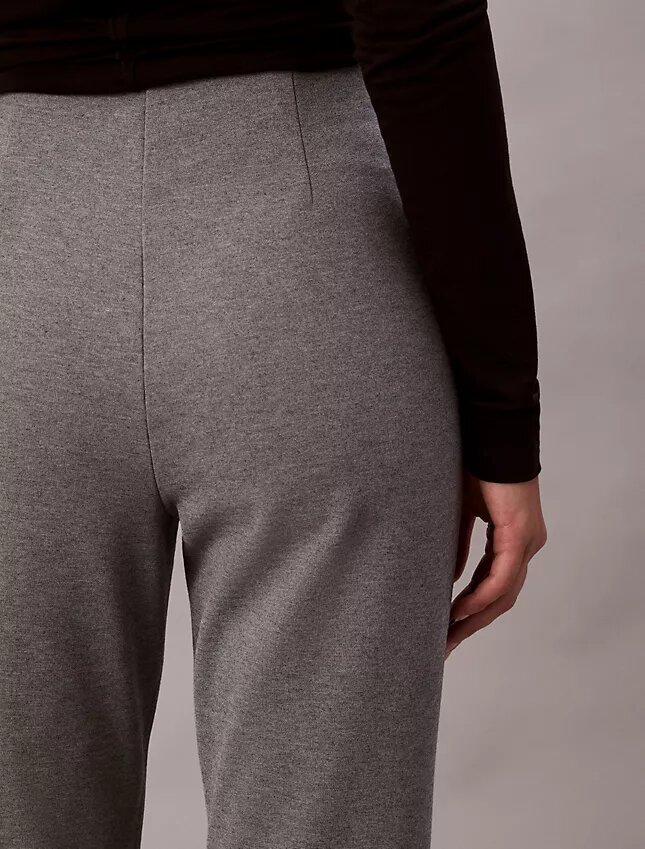 Ponte-Hose mit schmalem, ausgestelltem Bein Ponte-Hose mit schmalem, ausgestelltem Bein