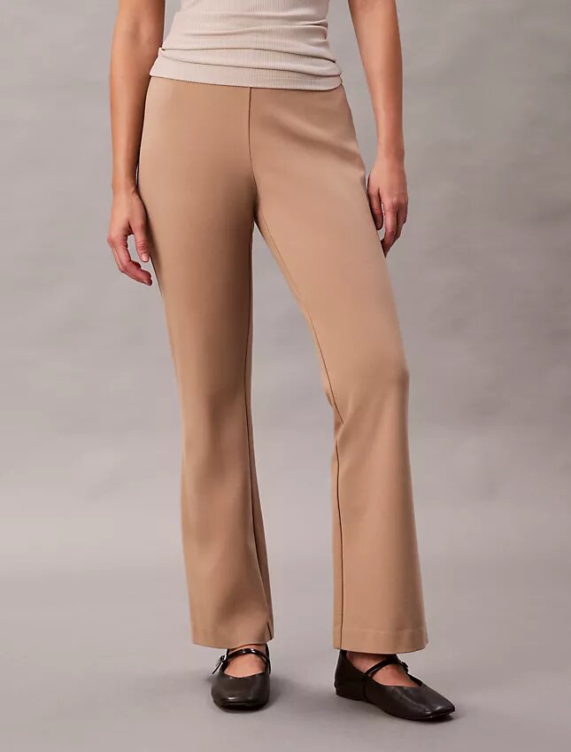 Ponte-Hose mit schmalem, ausgestelltem Bein Ponte-Hose mit schmalem, ausgestelltem Bein