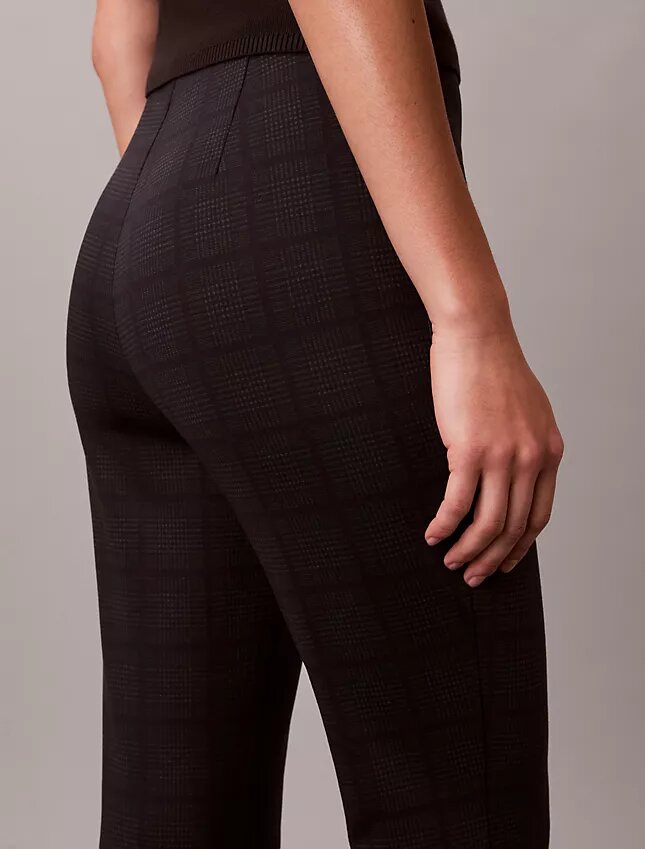 Ponte-Hose mit schmalem, ausgestelltem Bein Ponte-Hose mit schmalem, ausgestelltem Bein