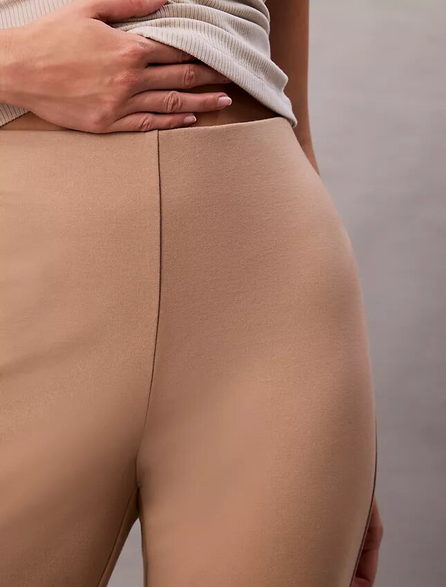 Ponte-Hose mit schmalem, ausgestelltem Bein Ponte-Hose mit schmalem, ausgestelltem Bein