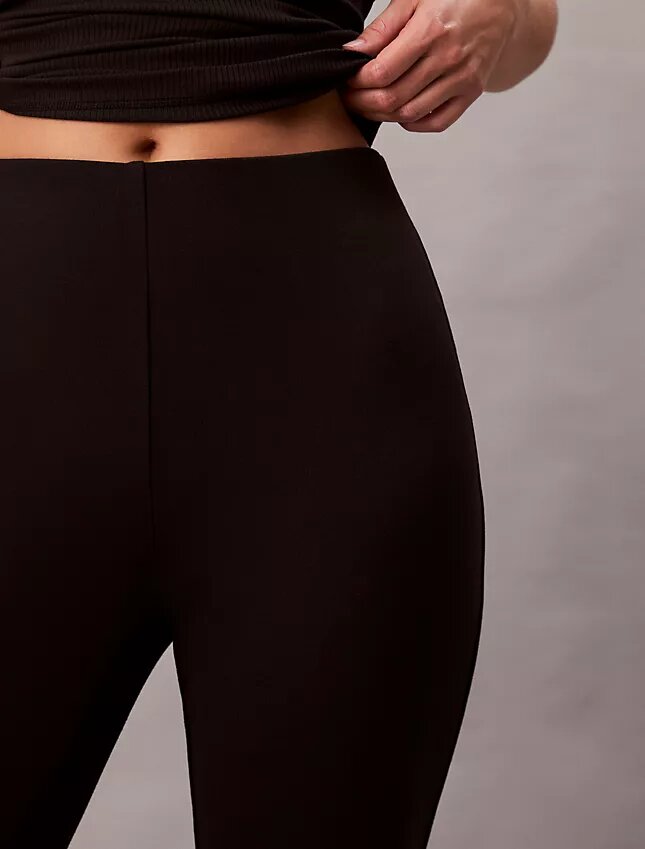 Ponte-Hose mit schmalem, ausgestelltem Bein Ponte-Hose mit schmalem, ausgestelltem Bein