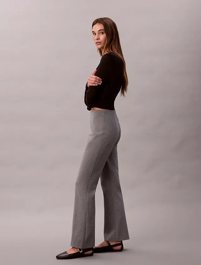 Ponte-Hose mit schmalem, ausgestelltem Bein Ponte-Hose mit schmalem, ausgestelltem Bein