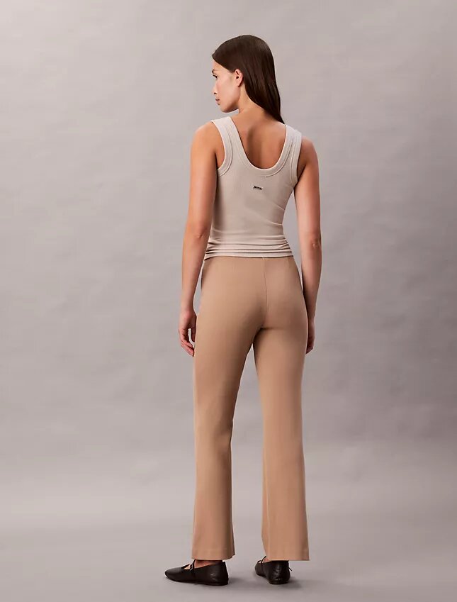 Ponte-Hose mit schmalem, ausgestelltem Bein Ponte-Hose mit schmalem, ausgestelltem Bein