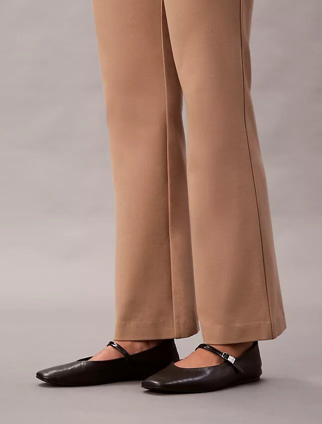 Ponte-Hose mit schmalem, ausgestelltem Bein Ponte-Hose mit schmalem, ausgestelltem Bein