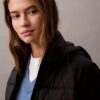 Pufferjacke aus verschiedenen Materialien Pufferjacke aus verschiedenen Materialien