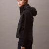 Pufferjacke aus verschiedenen Materialien Pufferjacke aus verschiedenen Materialien