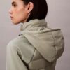 Pufferjacke aus verschiedenen Materialien Pufferjacke aus verschiedenen Materialien