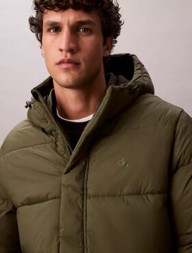 Pufferjacke mit Kapuze