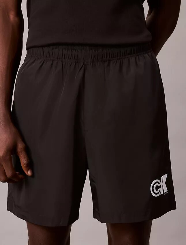 Pull-On-Shorts mit Monogram-Grafik Pull-On-Shorts mit Monogram-Grafik
