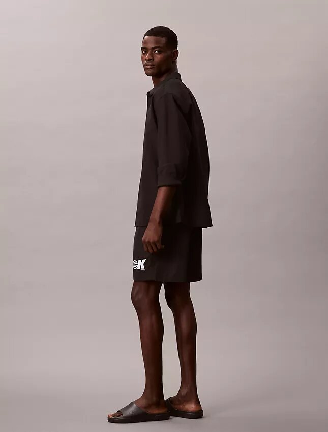 Pull-On-Shorts mit Monogram-Grafik Pull-On-Shorts mit Monogram-Grafik