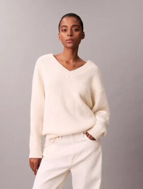 Pullover aus Bouclé-Mischung mit V-Ausschnitt Pullover aus Bouclé-Mischung mit V-Ausschnitt